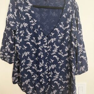 hinge Navy Floral V-Neck Button-Front Blouse